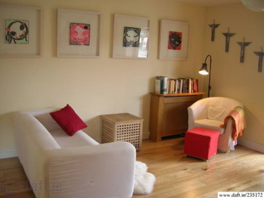 Livingroom - wood floors throughout