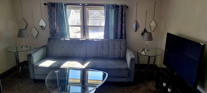 Cozy Guesthouse With Private Yard - Oak Creek, WI