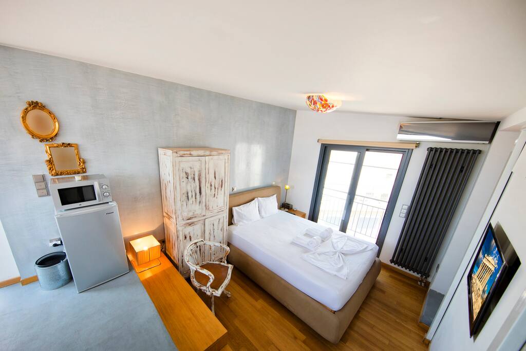 Comfortable queen-size bed