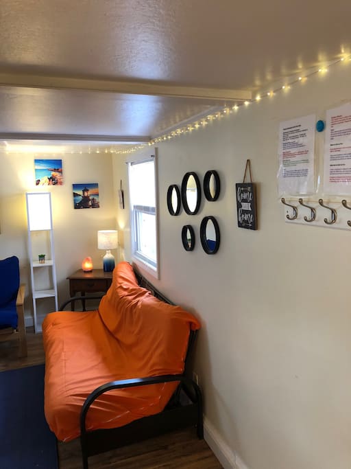 Cozy Decor in Living Area & Pullout Double Futon