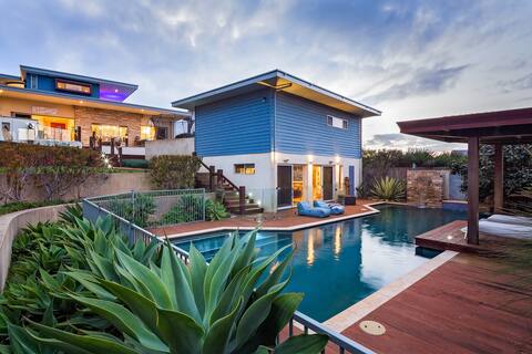 Fragrant Harbour - pool, log fire & ocean views!