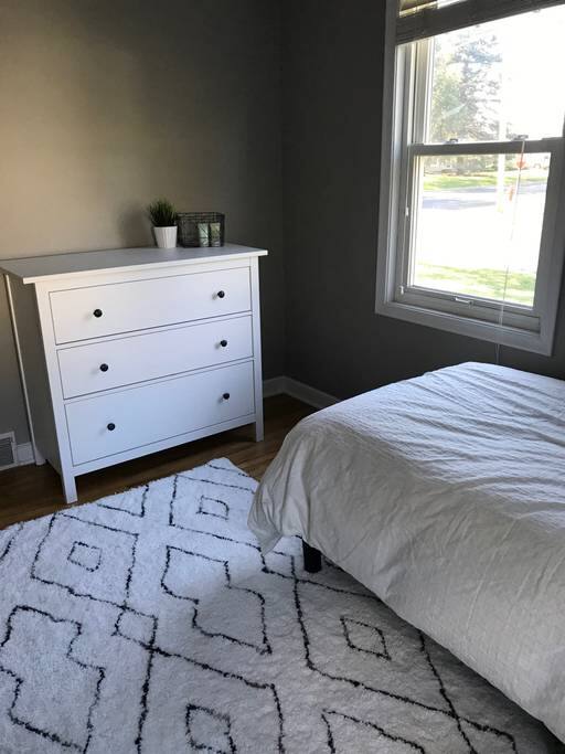 Bedroom with Single Bed