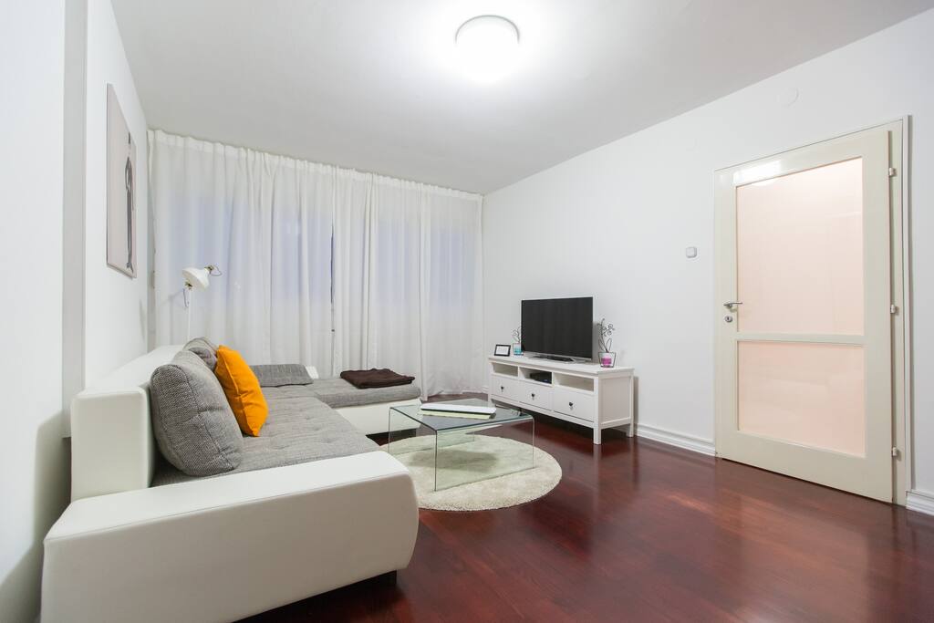 Comfortable living room with cable TV