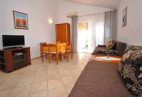 Top Airbnb: Stunning sea view beach apartment in Žedno