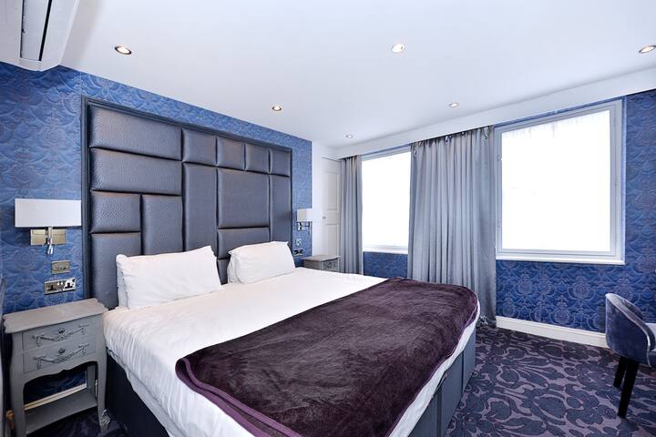 4 Bed/2 Bath Duplex, AC, FibreOptic Wi-Fi gallery image 4