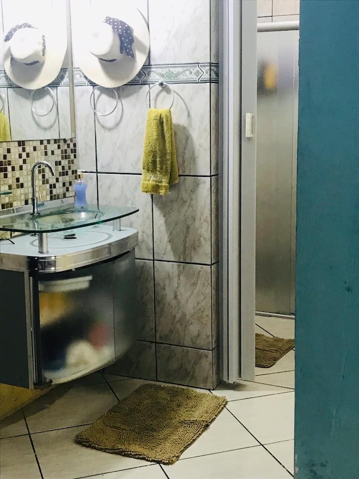 חדר רחצה צמוד