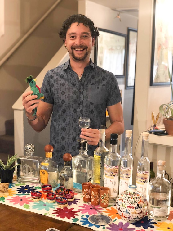 Show full-screen, host-provided image