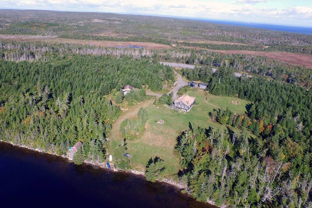 Mainhaus right, Guesthouse left Canoe at the Lake,
Atlantik ocean in the top.
