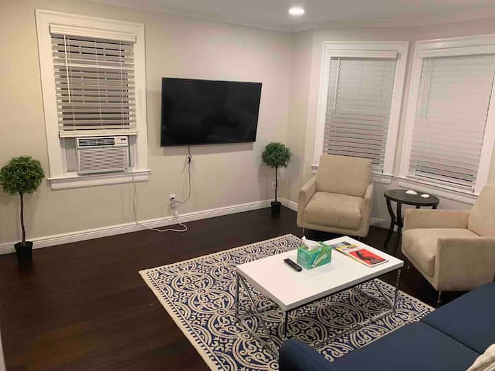Spacious & Family-friendly 2-bedroom Apartment - Mineola, NY