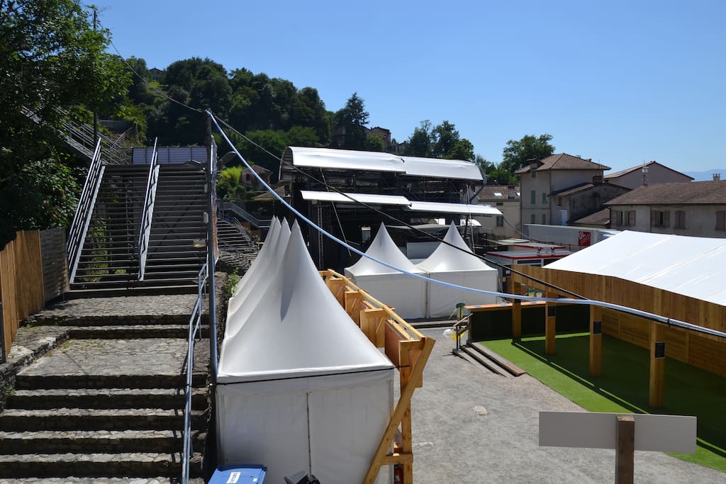 Théâtre Antique vu du jardin en montant sur une chaise