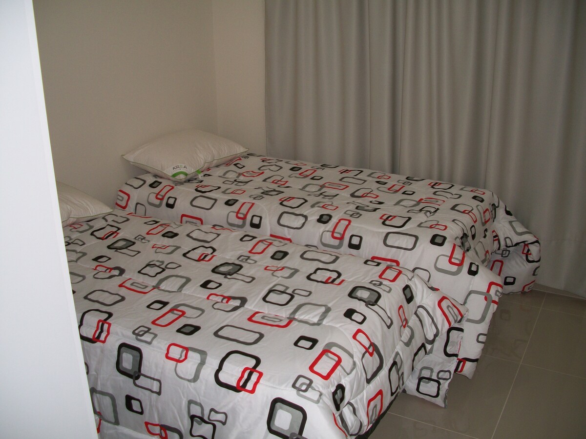 חדר שינה 2 מיטות יחיד