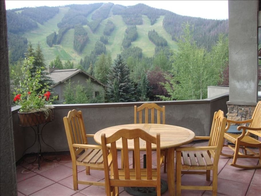 Beautiful views! Enjoy peaceful mornings and wonderful evenings gazing stars from the veranda.
