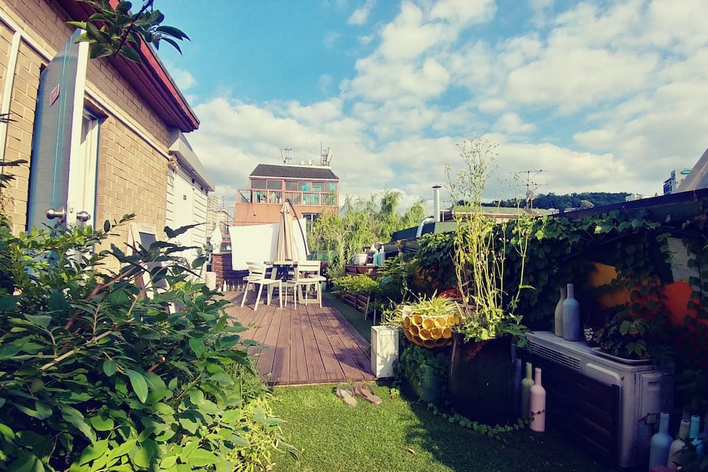 Rooftop Lounge and Garden