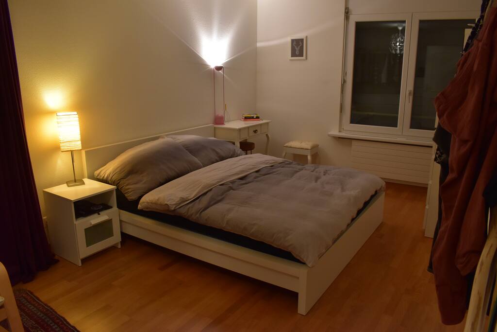 Large quiet bedroom (24 m2)