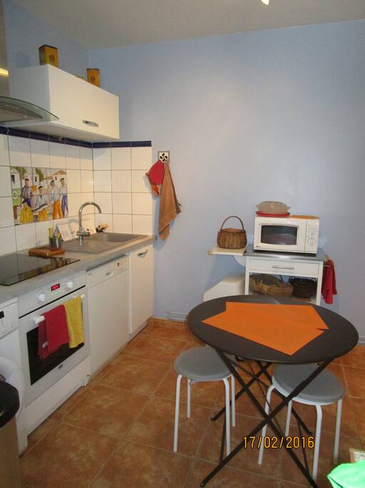 Cuisine équipée.