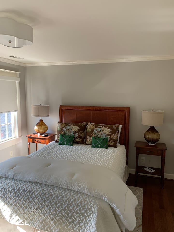 The Cedar Room has everything you need including a plush queen size bed, extra seating, a 55in Ultra HD Smart TV with tilt mount, a private bathroom and unbeatable views of the golf course. 