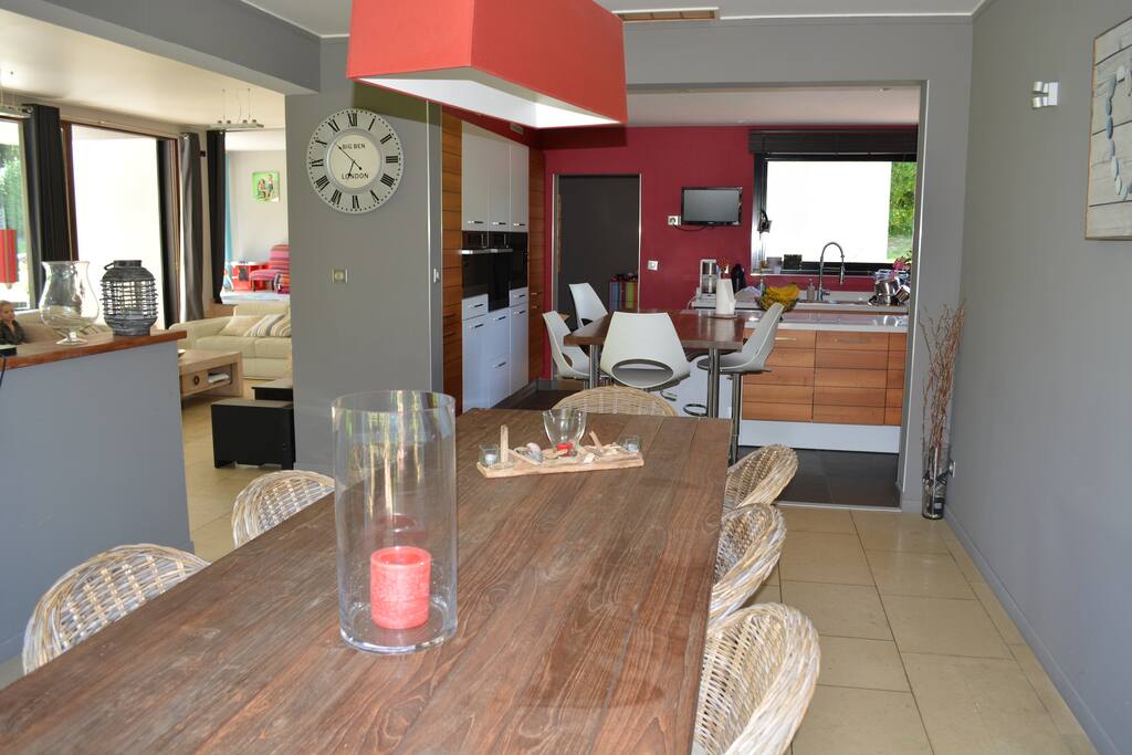 Cuisine/salle à manger/salon.