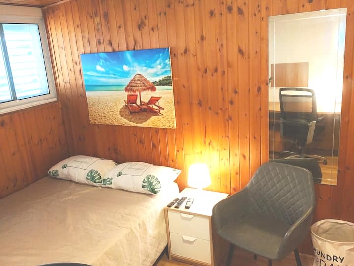 Student Rooms 9 - Israel