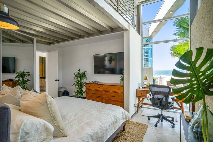 The Glass Beach House on The Strand gallery image 3