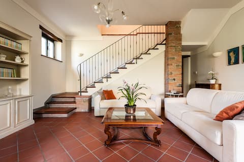 Top performing Airbnb: Charming cottage on Lucca hills in Lucca