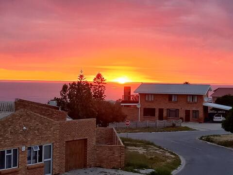 Top Floor Beach House with Amazing Sunset Views