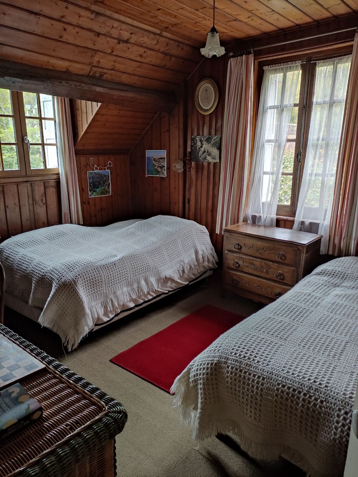 Chumba chenye vitanda 2 vya watu 130