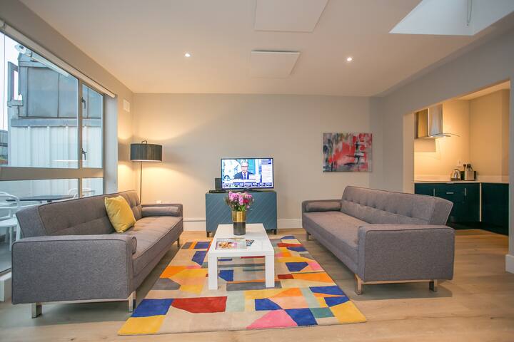 Temple Bar 2 Bedroom Deluxe Apartment – sleeps 7 gallery image 3