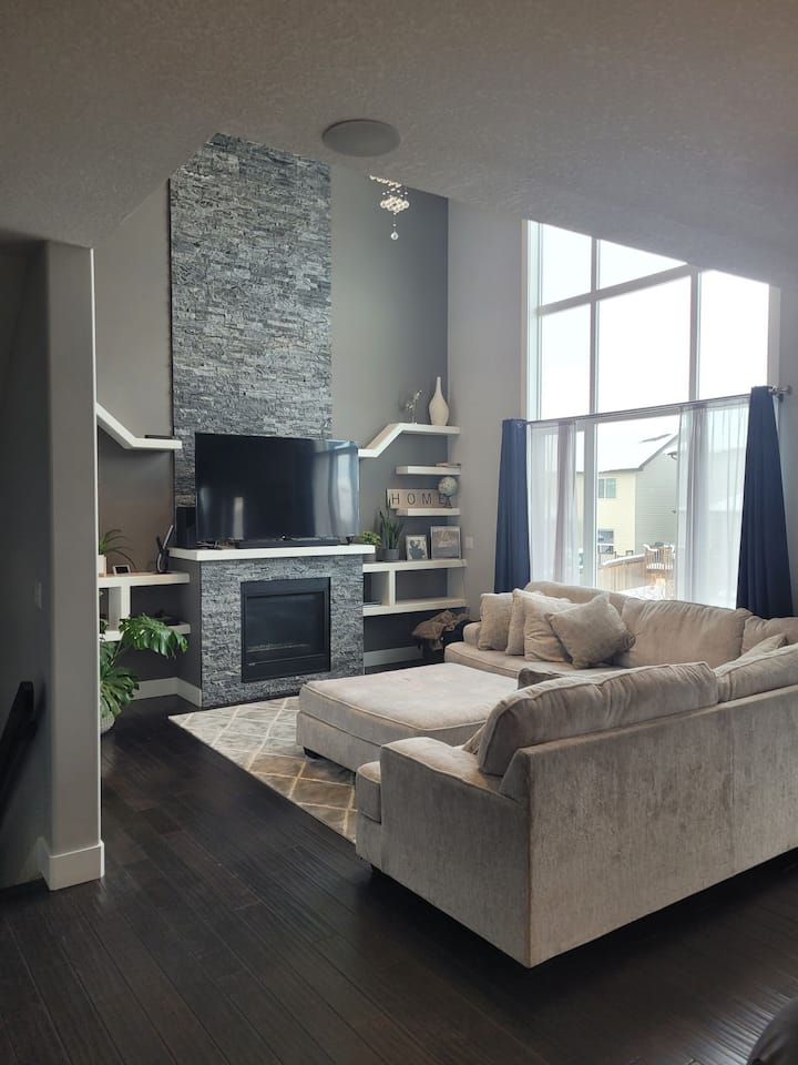 Cheerful 1-bedroom Executive Home - Fort Saskatchewan
