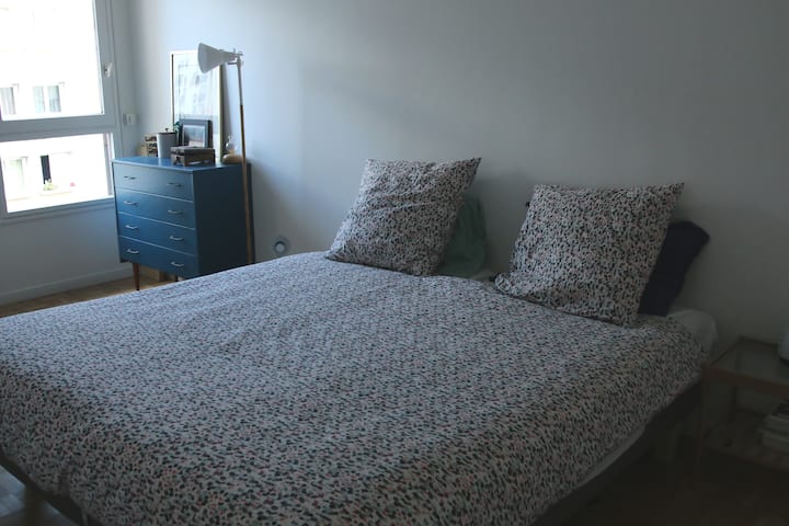 Спалнята с две легла заедно 
