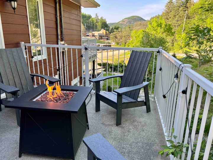 The Hill Suite Heart of MSM Walk to MT & GOLF Cottages for Rent