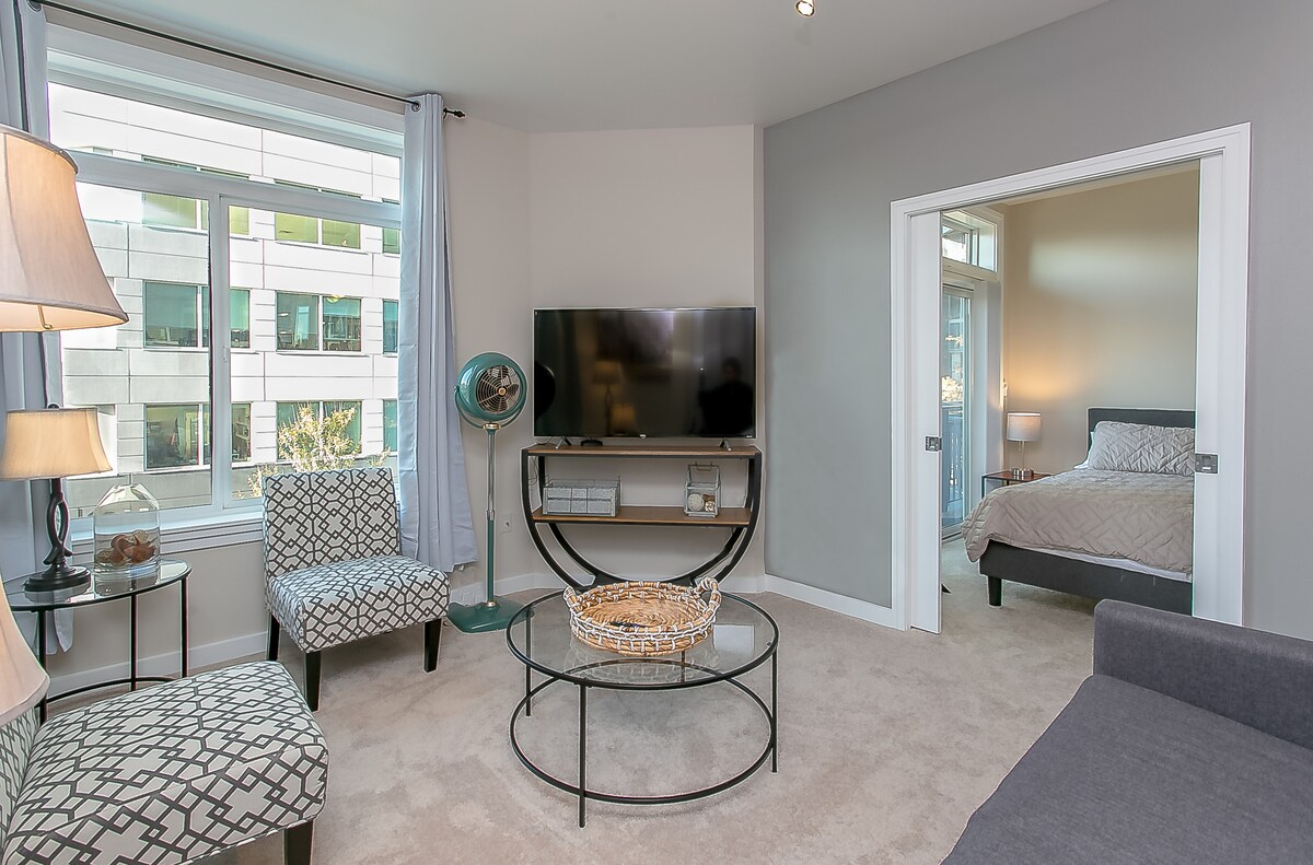 55" Smart TV Bring your login for Netflix, Hulu etc. OTA local channels also available. No Cable. This door to the 2nd bedroom does not close so it will have to remain open like in this picture. It is stuck in the wall so please don't try forcing it