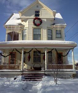 Comfortable, Quiet and Private. Vintage Home