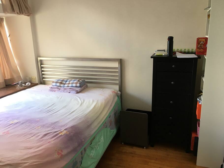 主人房双人床 Master Room King Size Bed