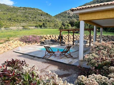 Beautiful, quiet villa with pool in Sagone.