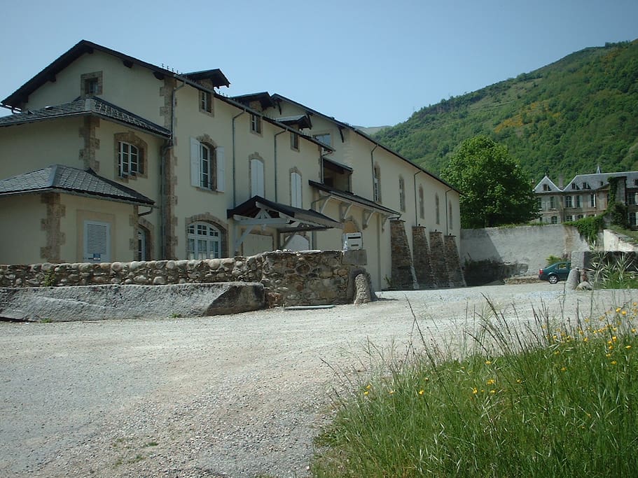 The entrance to the car park