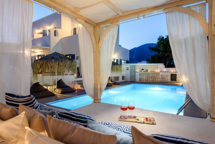 Aegeeis  - Front view