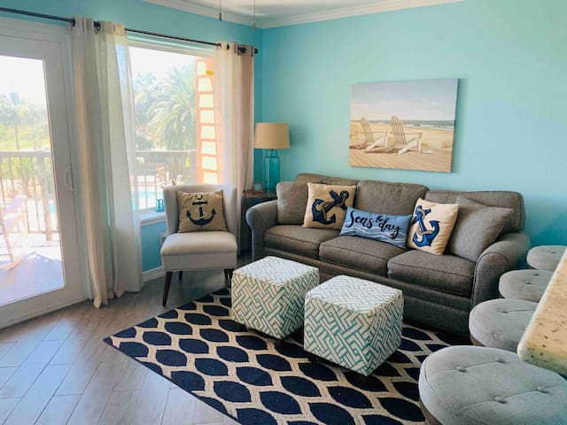 "Cottage by the Beach" condo