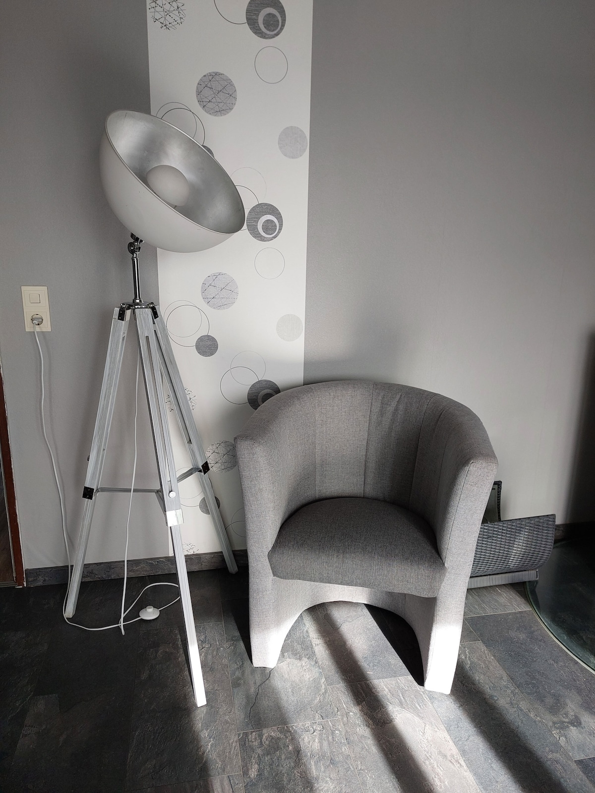 פינת קריאה ליד האח