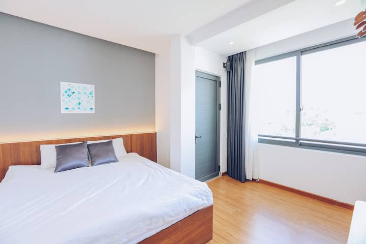 Chumba cha kulala 2 na kitanda cha mfalme (1.8Ž2.0m)