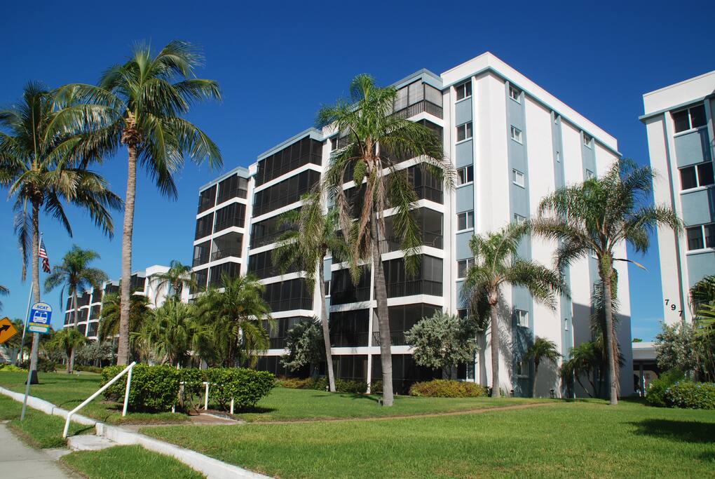 Crescent Royale condos