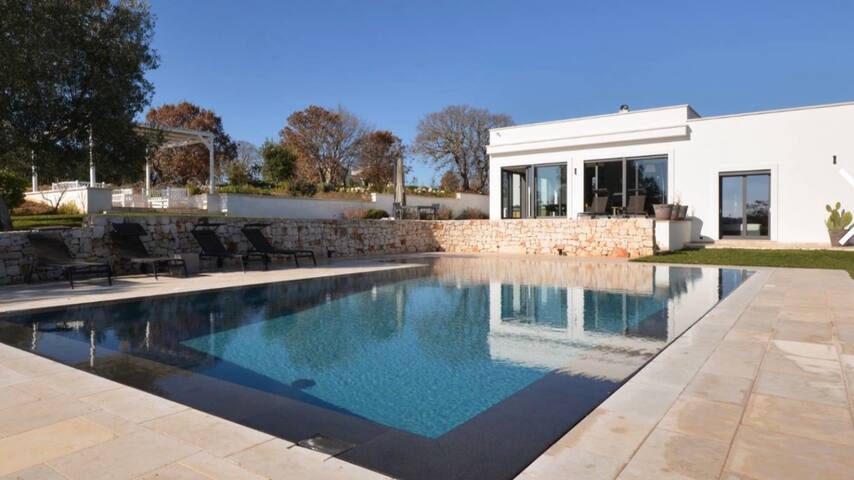 Stunning property with panoramic view gallery image 5