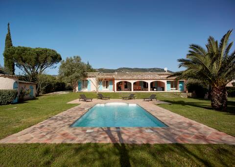 Villa, big secluded property, heated pool, AC