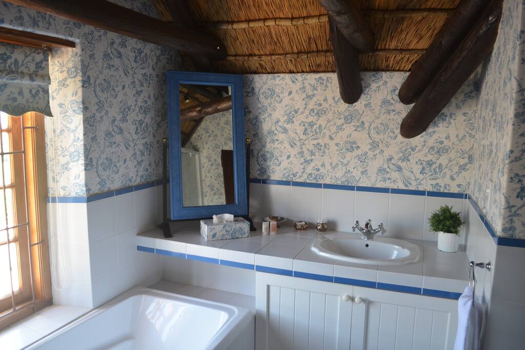 Toilet/bad tilhørende Flower Room.