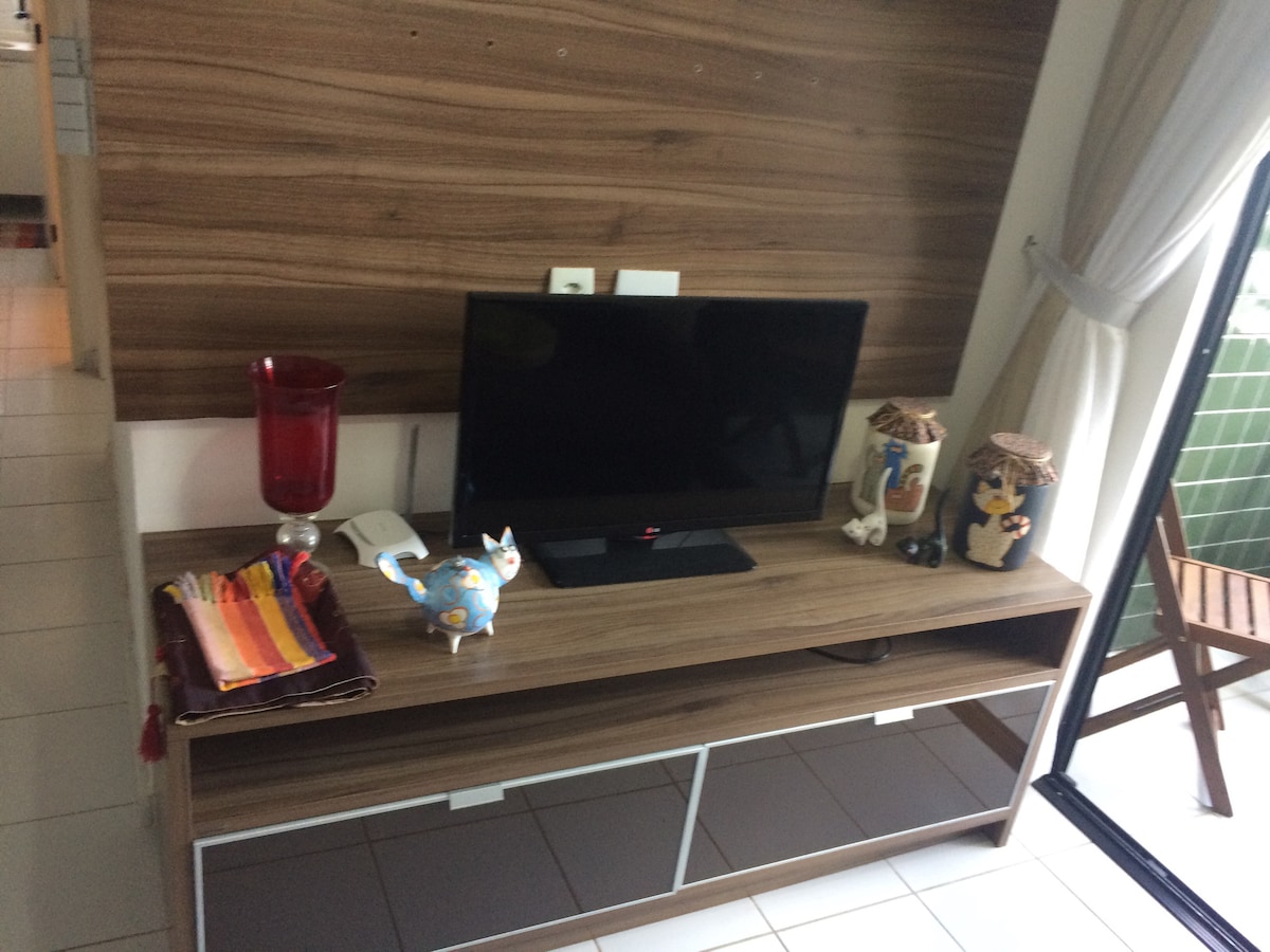 טלוויזיית LCD עם טלוויזיה בכבלים ואינטרנט אלחוטי