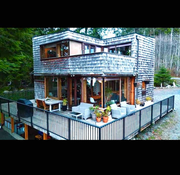 3 Legged Bear Jordan River Houses for Rent in Jordan River, British