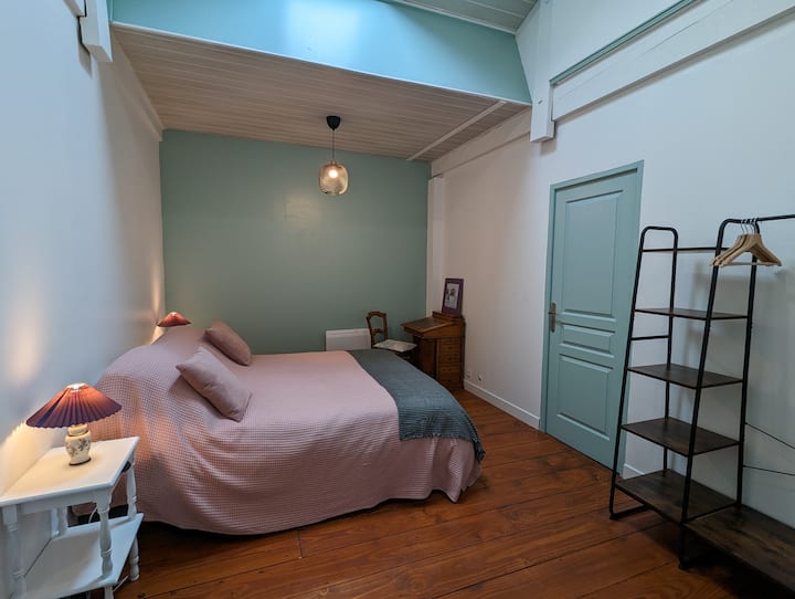 غرفة النوم 3 مع إمكانية الدخول إلى غرفة الاستحمام الأولى 