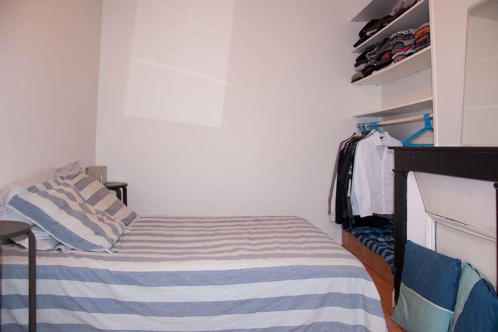 Bedroom & wardrobe with some empty space
