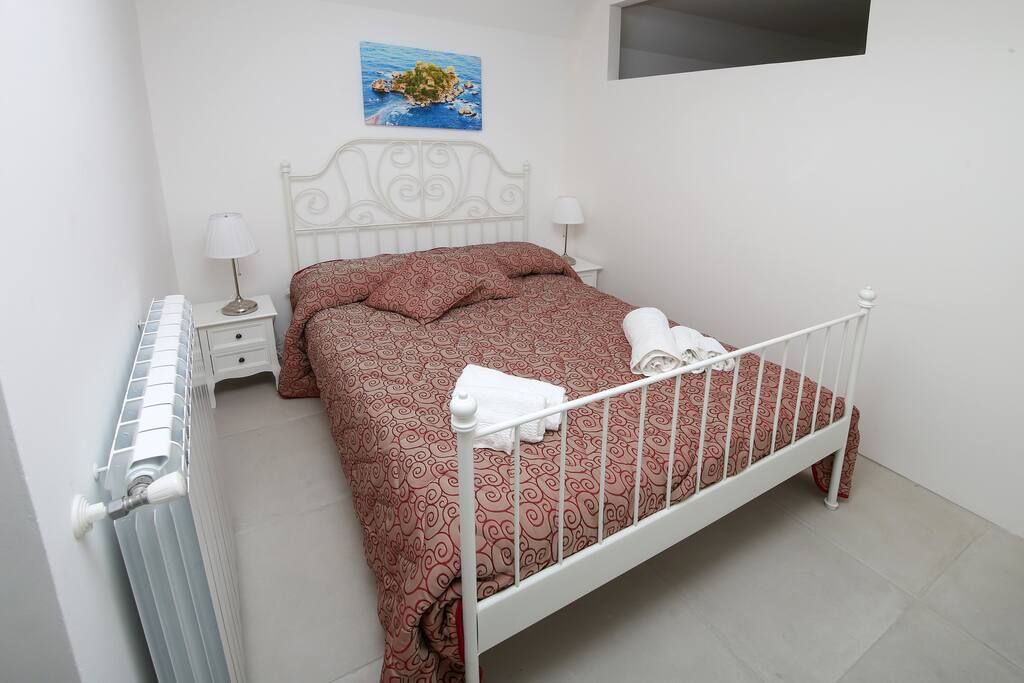 Wedding room with balcony with Piazza Stesicoro View