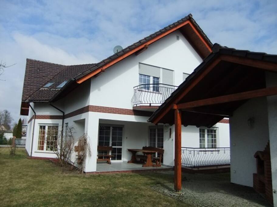 Das Haus von der Gartenseite