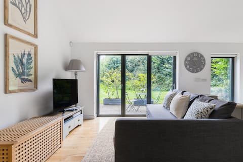 Elegantly Converted Stables near Bath with Luxury Hot Tub